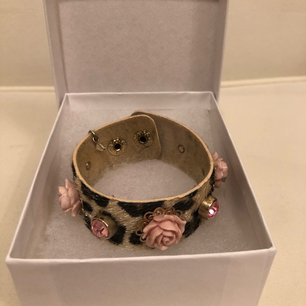 BETSY JOHNSON FAUX LEOPARD BRACELET